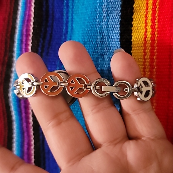 Vintage Stainless Steel Child's Peace Sign watch - Picture 2 of 3